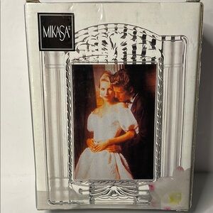Mikasa Elegant Cotillion Frost Picture Frame